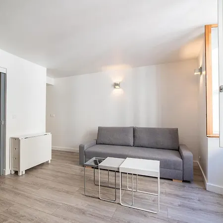 Rousseau Private Studio Apartment *
