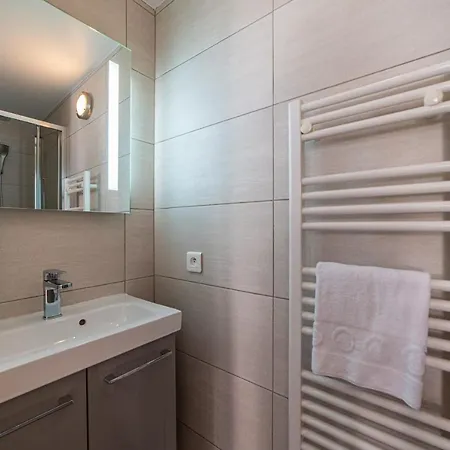 Rousseau Private Studio Apartment *