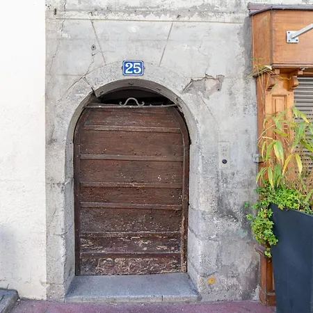 Rousseau Private Studio Apartment *